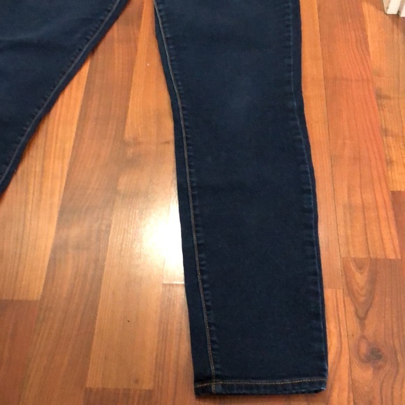 Old Navy Rockstar Super Skinny Mid-Rise Jean - Picture 7 of 10